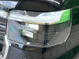 【LEDヘッドライト】悪天候や夜間走行時も良好な視界を確保し安心して運転できる高輝度LEDヘッドライトを装備!点灯速度が早く、消費電力も抑えられています。