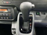 シンプルなストレート式フロアシフト!シフト操作簡単でらくらく!