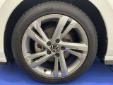 純正17インチアルミ!タイヤサイズは225/45R17です
