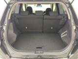 【トランク】積み込みやすくて、たっぷり積める荷室です。シートアレンジできるものは、乗車人数と荷物の量や大きさによってシートを動かすことができるので、より快適なドライブが可能です!