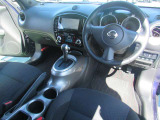 ゆったりとした足元とシンプルで見やすいメーターは、とても運転がしやすくなっています。