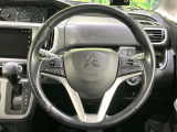【純正革巻きステアリング】上質な革を使用することで、手にしっかり馴染みとても運転しやすいハンドルです♪