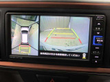 パノラミックビューモニター付きです。車両を上から見たような映像をディスプレイオーディオ画面に表示。運転席からの目視だけでは見にくい、車両周辺の状況をリアルタイムでしっかり確認できます。