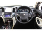 ?? サルーンの運転席