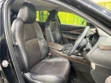 運転席シート廻りは使用感も少なく、良好な状態となっています。前オーナー様が丁寧に使っていたことがよくわかりますね。