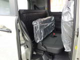 当店では専任のメカニックが大切なお客様のお車を一台一台丁寧に整備いたします。自社認証工場にてリフトアップし下回りまでキッチリ検査いたします。