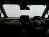 見通しのよいすっきりとした視界で、誰でも運転しやすいです。運転のしやすさは疲れにくさにも繋がりますよ♪