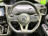 【純正革巻きステアリング】上質な革を使用することで、手にしっかり馴染みとても運転しやすいハンドルです♪