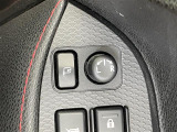 【電動格納ミラー】運転席のスイッチで、ドアミラーの開閉や角度の調整ができます。