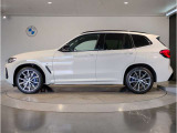 【XDrive】強大なパワーをXdriveシステムが瞬時に理想的な可変配分を行い、かつてない安心・快適・スポーティな走りを約束します。走行状況に応じてトルク配分を最適化してくれる優れものです!