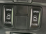 【両側パワースライドドア】スマートキーや運転席のスイッチで後席両側スライドドアの開閉が可能♪電動だから力を入れてドアを開ける必要が無く、小さなお子様でも簡単に開け閉めでき快適です♪