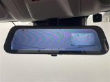 【Aftermarketデジタルルームミラー】車両後方カメラの映像をルームミラーに映すことが出来ます。 そのため、後席に人や荷物があって後方が見えづらい場合でもしっかり視界を確保することが出来ます。