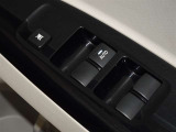 電動格納式ドアミラー・パワーウインドウを装備してます。