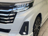 【LEDヘッドライト】悪天候や夜間走行時も良好な視界を確保し安心して運転できる高輝度LEDヘッドライトを装備!点灯速度が早く、消費電力も抑えられています。