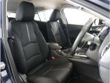 【清潔感のある運転席&助手席】隅々までクリーニングの行き届いた運転席&助手席。目立ったシミや汚れ等もございません。快適なドライブをどうぞ。