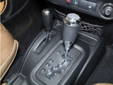 ■5速AT(マニュアルモード付き) ■パートタイム4WD(2H、4H、4L) ■クルーズコントロール ■ダウンヒルアシストコントロール