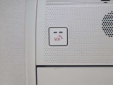 エアバッグ作動時や後突時、もしくは車内のSOSボタンを押した際に緊急通報オペレーターに連携し、救急・警察を手配します。更にオペレーターにも連携、お客様のご要望に応じてロードサービスの手配を行います。
