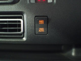 2WD/4WDはスイッチひとつで切り替えができます。4WDにはAUTOとLOCKの2モードを設定、路面状況に応じたモードを選択できます。