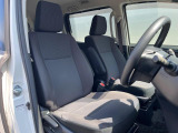 運転席シート廻りは使用感も少なく、良好な状態となっています。前オーナー様が丁寧に使っていたことがよくわかりますね。