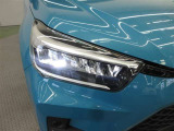 ハロゲンランプより2倍以上明るくロングライフのLEDランプ装備で、ナイトドライブも安心です。