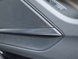 世界に誇るBang & Olufsen社による高品質サウンドシステム。スピーカーにはアルミ材が用いられ、アコースティックレンズによって、クリアでダイナミック臨場感あふれる上質なサウンドを楽しめます。