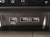 【USBポート】USBポートも装備されています、スマートフォンの充電やオーディオに連携も可能です、今や欠かせない装備の一つです!