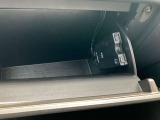 ETC車載機は助手席側のグローブボックス内部に取り付けられております。盗難防止に役立ちますし、邪魔になる事にもなりません!