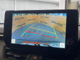 【バックカメラ】駐車時に後方がリアルタイム映像で確認できます。大型商業施設や立体駐車場での駐車時や、夜間のバック時に大活躍!運転スキルに関わらず、今や必須となった装備のひとつです!