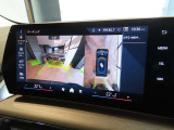 リアビューカメラ。ガイドラインとパークディスタンスコントロールで安全に車庫入れ可能。