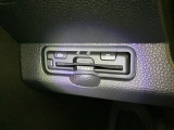 ハンドルの左下にETCがついています。高速道路の料金所の通過も楽々です。 カードの取り出しもしやすい場所についています。