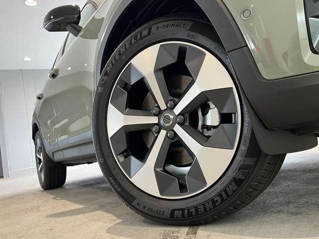 ボルボ XC40 ウルトラ B4 AWD ダークエディション 4WD の中古車詳細