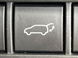 【パワーバックドア】スマートキーや運転席のボタンを押すだけでリアゲートが自動で開閉します!荷物を持っている時や、高い位置にあるバックドアを閉める際に便利な機能です♪