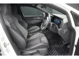 GOLF8の上質な素材を使用した、シンプルな内装です。
