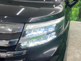【LEDヘッドライト】悪天候や夜間走行時も良好な視界を確保し安心して運転できる高輝度LEDヘッドライトを装備!点灯速度が早く、消費電力も抑えられています。