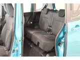 中古車をキレイで気持ちよくお乗りいただけるよう、エンジンルームからシートを外した洗浄まで、目に見えない部分も徹底的に洗浄しています!