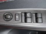 運転席のパワーウインドースイッチ部です。よく触れる場所だからこそ、使用状態があらわれますよね。ぜひこうした所もチェックしてください。