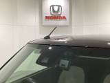 Honda SENSING装着車です。衝突を予測してブレーキをかけたり、前のクルマにちょうどいい距離で走行できる多彩な安心・快適機能を搭載した先進の安全運転支援システムがドライバーをサポートします。