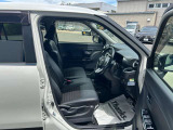 運転席、助手席ともに汚れなくきれいです。ドア内側にも目立った傷は見られません。