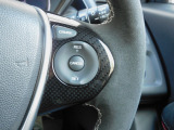 クルーズコントロール・高速道路などで、走行中にセットするだけでアクセルペダルを操作しなくても、希望のスピードで定速走行が可能。高速走行時のストレス軽減とムダなアクセル操作が減ることで燃費の向上にも貢献