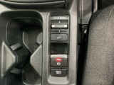 セレクターノブの下に、3つの異なる加速感を楽しめるドライブモードスイッチがついています。一般道、スポーツ走行、エコ走行など、シーンに合わせて最適な加速感を楽しめるドライブモードスイッチです。