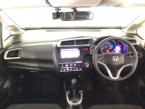 【前方視界】開放的な前方視界!運転がしやすく疲れにくいです♪窓が大きく、見通しがとっても良いおクルマですよ♪