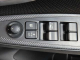 運転席のパワーウインドースイッチ部です。よく触れる場所だからこそ、使用状態があらわれますよね。ぜひこうした所もチェックしてください。