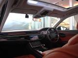 高級家具のような質の高いレザーを採用するのはAudiのクルマづくりの哲学のひとつです。体の大きなドイツ人が座っても頑丈な耐久性があります。シートヒーター付きですので冬でも大変心地良く運転をして頂けます