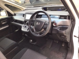 【前方視界】開放的な前方視界!運転がしやすく疲れにくいです♪窓が大きく、見通しがとっても良いおクルマですよ♪