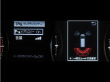 コーナーセンサーを車の前後に装備。障害物までの距離に応じて警告音を変えてお知らせ。縦列駐車時や駐車場・車庫などでの取り回しをサポートします。詳細は販売店スタッフまでおたずねください。