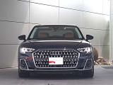 ●一目でAudiとわかる特徴的なシングルフレームグリル・LEDランプ。精悍なフロントマスクからAudiのスマートで上品なブランドを連想させてくれます。女性にも大変ご好評頂いております。