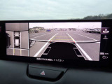 ★360°ビューモニター★4個のカメラから得た画像を車両上方から見下ろしたような映像で表示することで、車と路面の駐車枠の関係を一目で確認できます!