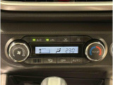 作動状態が一目でわかる液晶ディスプレイ付きAUTOエアコンを装備しています♪室内の温度を設定するとセンサーが室温を感知して、温度、風量を自動的にコントロ-ルして快適な空間を作ってくれます!