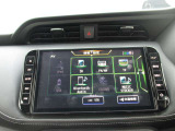 日産純正メモリーナビゲーションです♪目的地まで案内するナビゲーション機能の他にフルセグ画質で楽しめるTVやBluetooth Audio☆DVD再生など多彩な機能が満載で運転を快適にサポートしてくれます☆