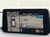 360°ビューモニターでは、両サイドとフロント、バックカメラの合成で、あたかも上空から見下ろした様に周囲を確認して頂けます。駐車場だけでなく、T字路等でも活躍のアイテムです!